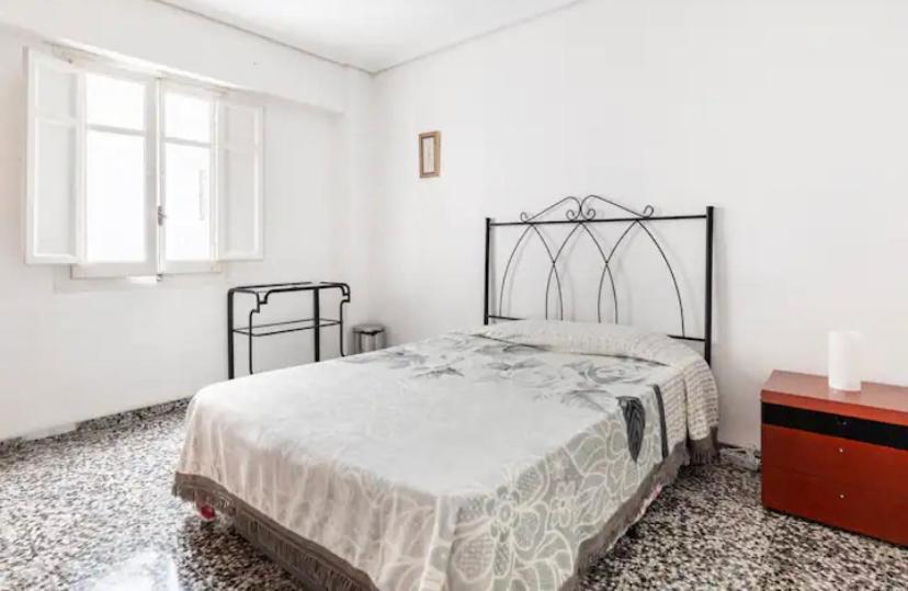 Private Room In Shared Apartment Valencia Workstay Luaran gambar