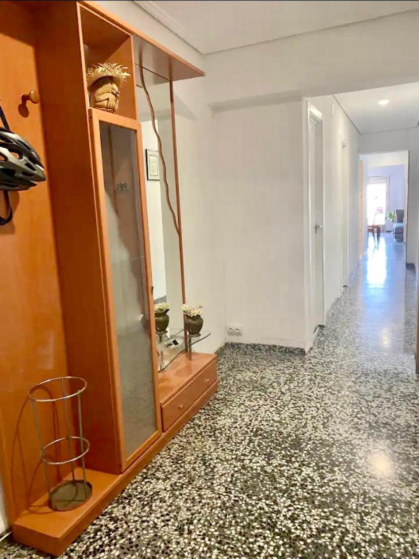 Private Room In Shared Apartment Valencia Workstay Luaran gambar