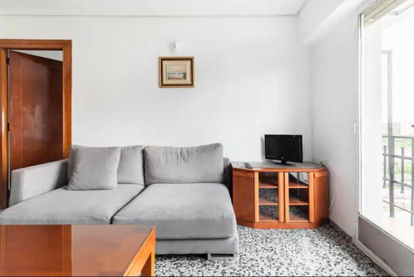Private Room In Shared Apartment Valencia Workstay Luaran gambar