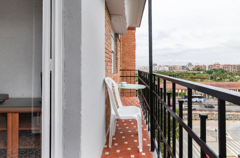 Private Room In Shared Apartment Valencia Workstay Luaran gambar