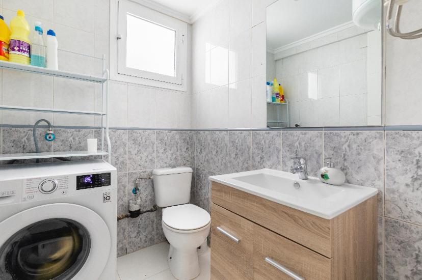 Private Room In Shared Apartment Valencia Workstay Luaran gambar