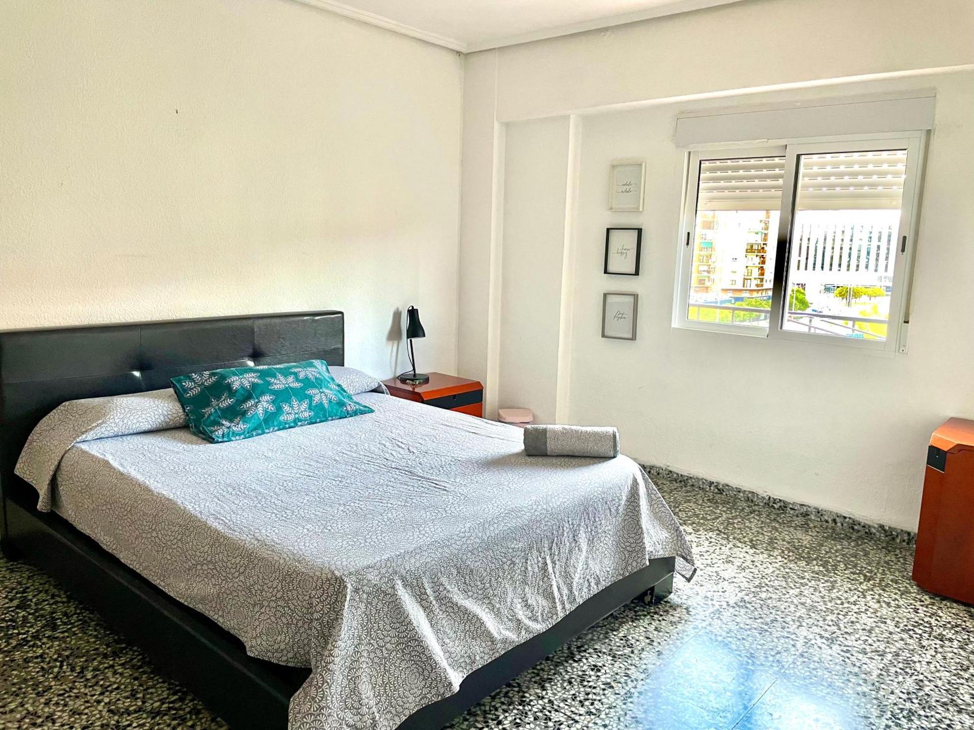 Private Room In Shared Apartment Valencia Workstay Luaran gambar